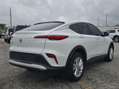 Summit White 2024 Buick Envista Preferred