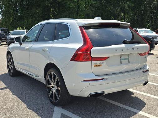 Crystal White Pearl 2019 Volvo XC60 T5 Inscription