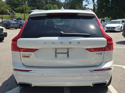 Crystal White Pearl 2019 Volvo XC60 T5 Inscription