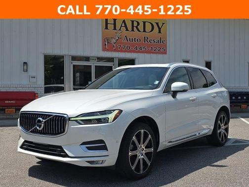 Crystal White Pearl 2019 Volvo XC60 T5 Inscription