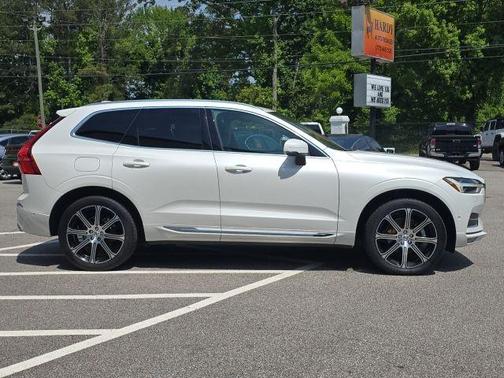Crystal White Pearl 2019 Volvo XC60 T5 Inscription
