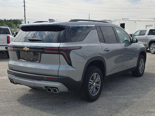 Sterling Gray Metallic 2024 Chevrolet Traverse LT