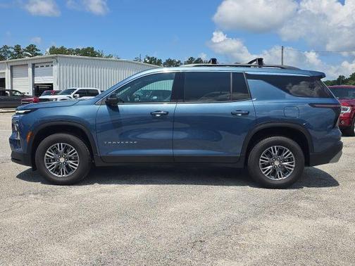 Lakeshore Blue Metallic 2025 Chevrolet Traverse LT