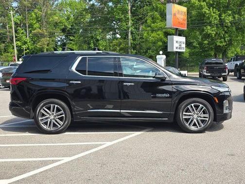 Mosaic Black Metallic 2023 Chevrolet Traverse High Country