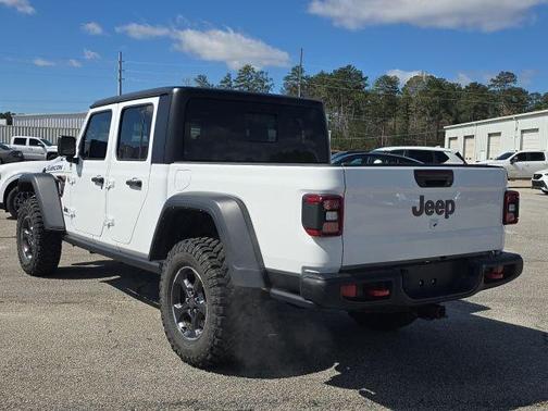 Bright White Clearcoat 2023 Jeep Gladiator Rubicon
