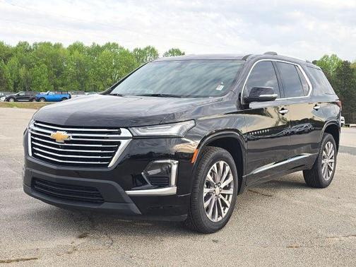 Mosaic Black Metallic 2022 Chevrolet Traverse Premier