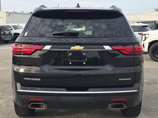 Mosaic Black Metallic 2022 Chevrolet Traverse Premier