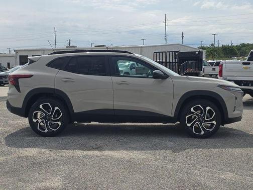 White Sand 2026 Chevrolet Trax 2RS