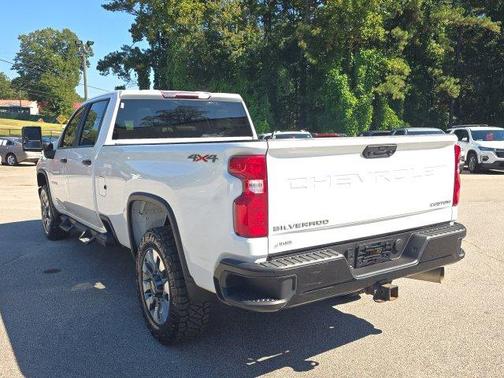 Summit White 2022 Chevrolet Silverado 2500 Custom