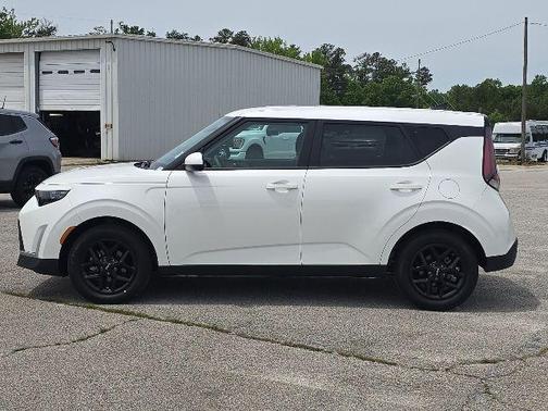 Snow White Pearl 2025 Kia Soul LX