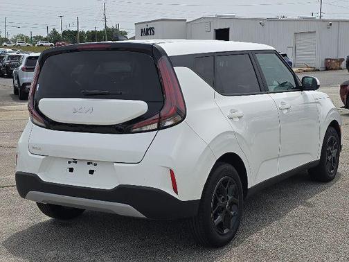 Snow White Pearl 2025 Kia Soul LX