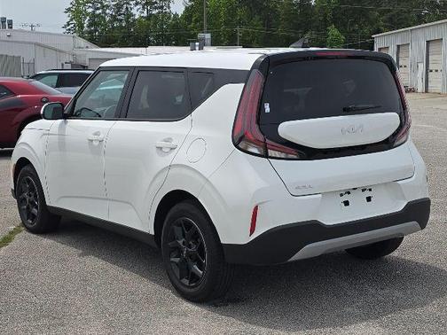 Snow White Pearl 2025 Kia Soul LX