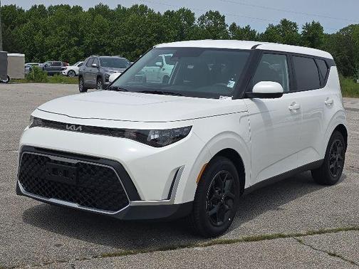 Snow White Pearl 2025 Kia Soul LX