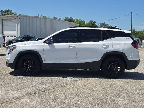 Summit White 2024 GMC Terrain SLT