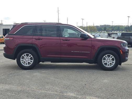 Velvet Red Pearlcoat 2023 Jeep Grand Cherokee Laredo