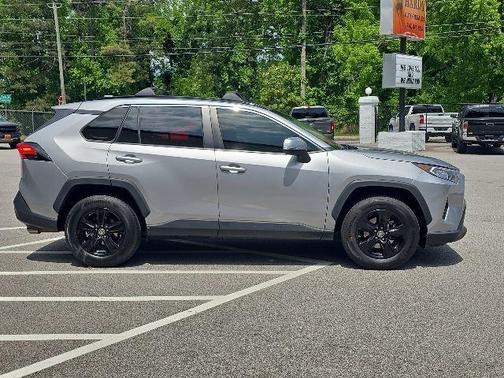 Silver Sky Metallic 2019 Toyota RAV4 XLE