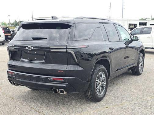 Mosaic Black Metallic 2025 Chevrolet Traverse RS