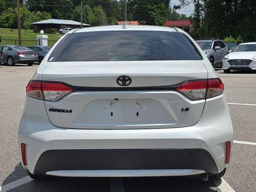 Pearl 2022 Toyota Corolla LE