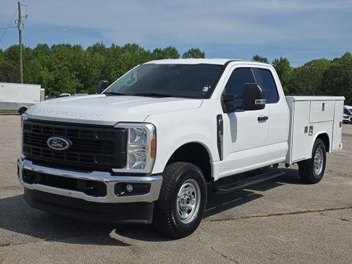 Oxford White 2024 Ford F-250 XL