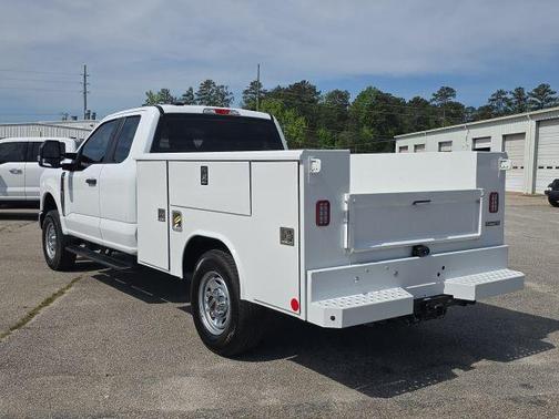 Oxford White 2024 Ford F-250 XL