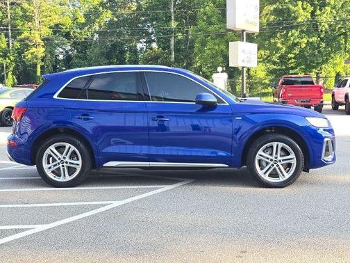 Ultra Blue Metallic 2022 Audi Q5 e 55 S line quattro Premium
