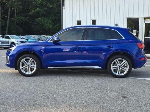 Ultra Blue Metallic 2022 Audi Q5 e 55 S line quattro Premium