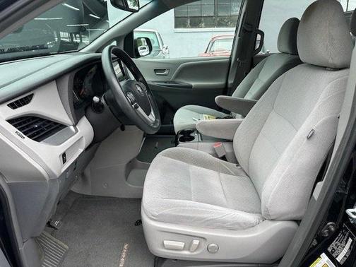 2015 Toyota Sienna LE