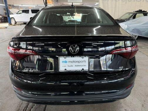Deep Black Pearl Effect 2023 Volkswagen Jetta 1.5T SE
