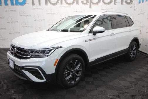 Opal White Pearl Effect 2023 Volkswagen Tiguan 2.0T SE