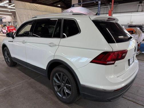 Opal White Pearl Effect 2023 Volkswagen Tiguan 2.0T SE