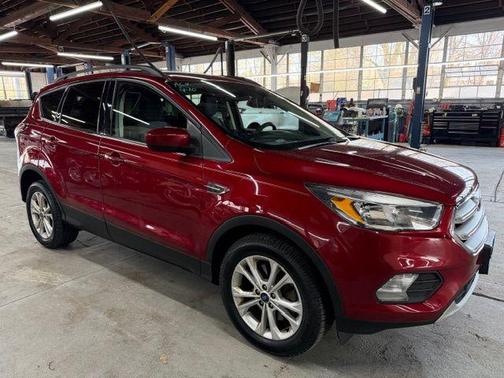 Ruby Red Metallic Tinted Clearcoat 2018 Ford Escape SE