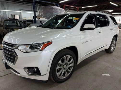 Iridescent Pearl Tricoat 2019 Chevrolet Traverse Premier