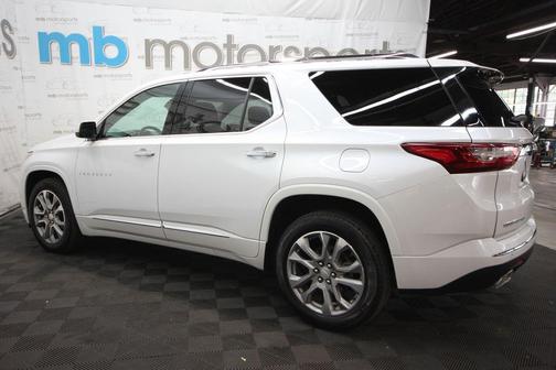 Iridescent Pearl Tricoat 2019 Chevrolet Traverse Premier