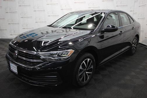 Deep Black Pearl Effect 2024 Volkswagen Jetta 1.5T S