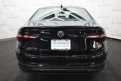Deep Black Pearl Effect 2024 Volkswagen Jetta 1.5T S