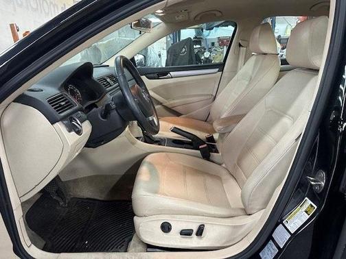 2015 Volkswagen Passat 1.8T Auto Wolfsburg Ed