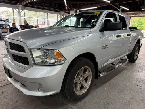 Bright Silver Clearcoat Metallic 2018 RAM 1500 Express