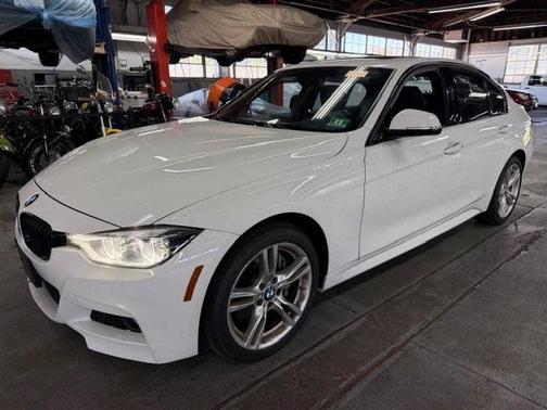 2018 BMW 330 i xDrive