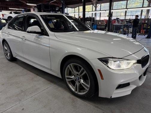 2018 BMW 330 i xDrive