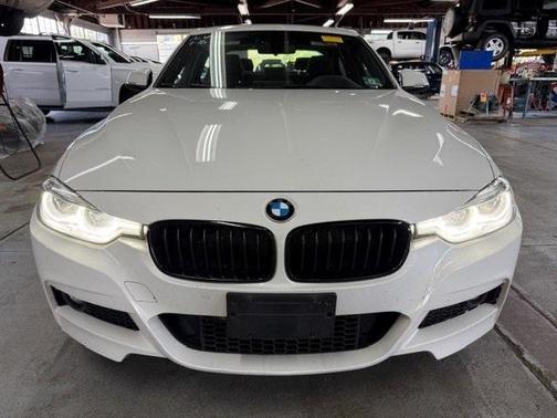 2018 BMW 330 i xDrive