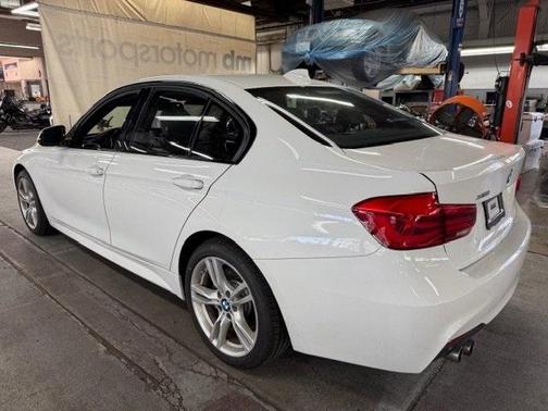 2018 BMW 330 i xDrive