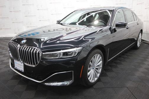 Black Sapphire Metallic 2022 BMW 740 i xDrive