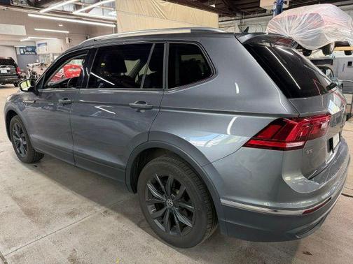 Platinum Gray Metallic 2024 Volkswagen Tiguan 2.0T SE