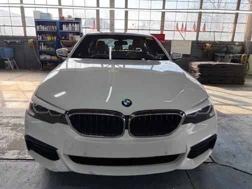 Alpine White 2018 BMW 540 i xDrive