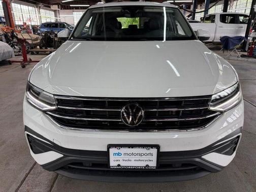 Pure White 2024 Volkswagen Tiguan 2.0T SE