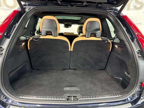 Magic Blue Metallic 2016 Volvo XC90 T6 Momentum