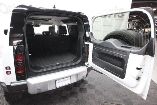 2020 Land Rover Defender 110 SE