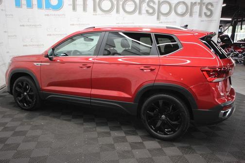 Kings Red 2022 Volkswagen Taos 1.5T SE
