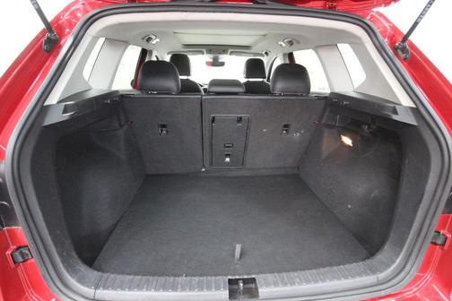 Kings Red 2022 Volkswagen Taos 1.5T SE