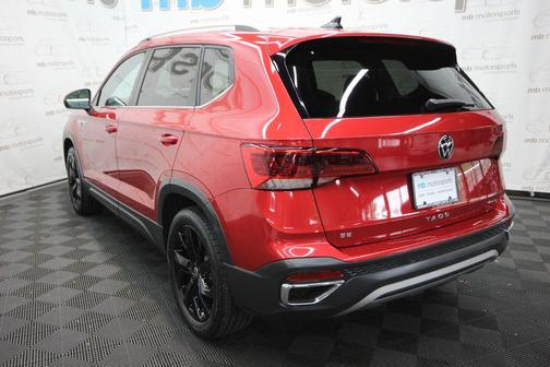 Kings Red 2022 Volkswagen Taos 1.5T SE